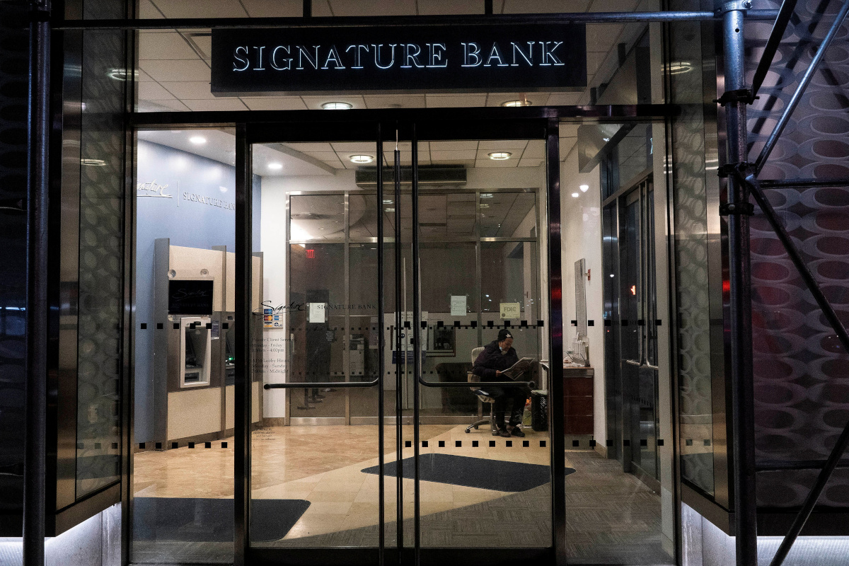 Οι αμερικανικές Αρχές έκλεισαν και την Signature Bank