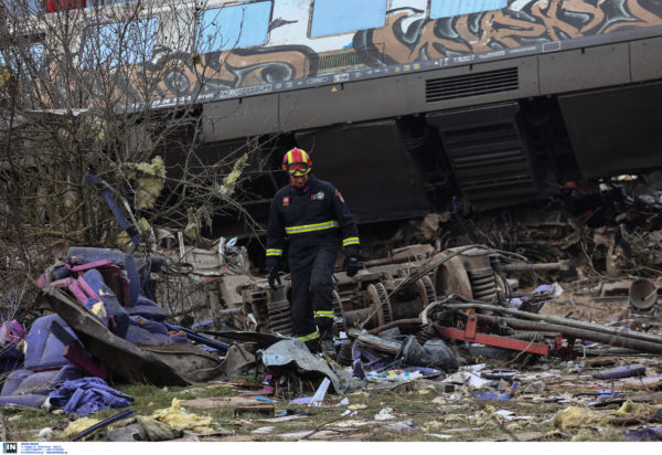 Συνεχίζονται οι έρευνες στα Τέμπη