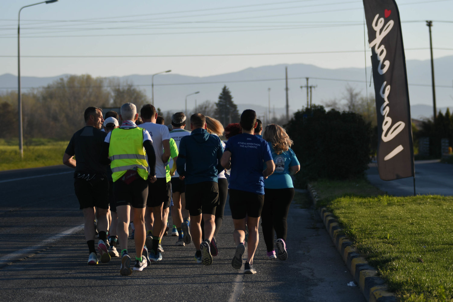 Τέμπη: Έτρεξαν για τα θύματα του δυστυχήματος
