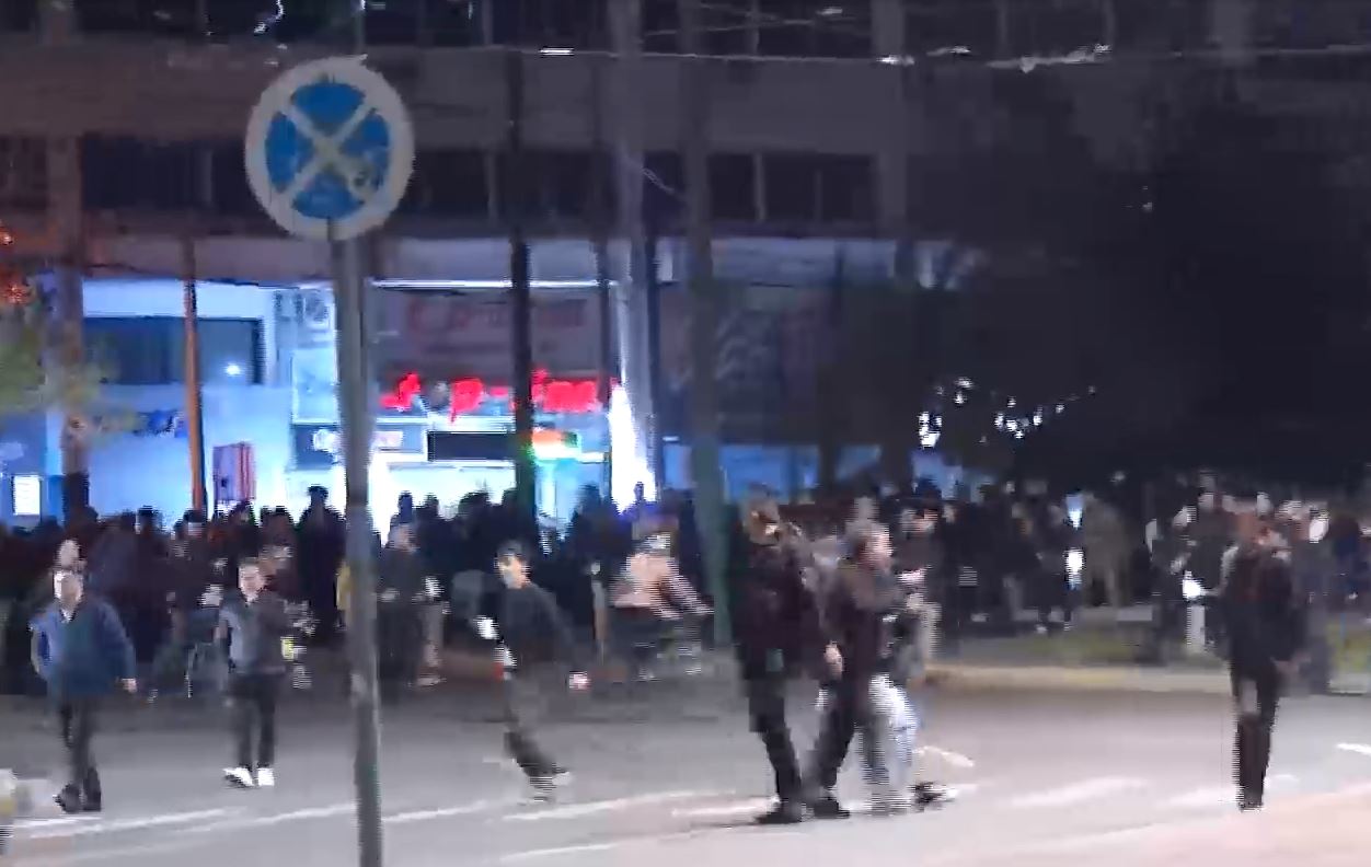 Νέα ένταση στο κέντρο της Αθήνας στην πορεία διαμαρτυρίας για τα Τέμπη