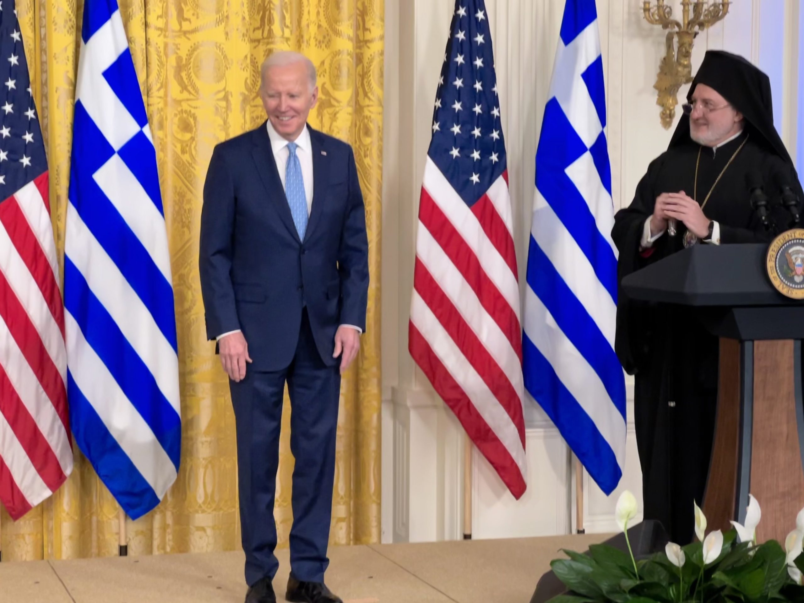 Μπάιντεν στον Αρχιεπίσκοπο Ελπιδοφόρο: Ο Μενέντεζ είναι Έλληνας, πιο έξυπνος και σκληρός