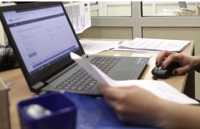 δημόσιοι υπάλληλοι