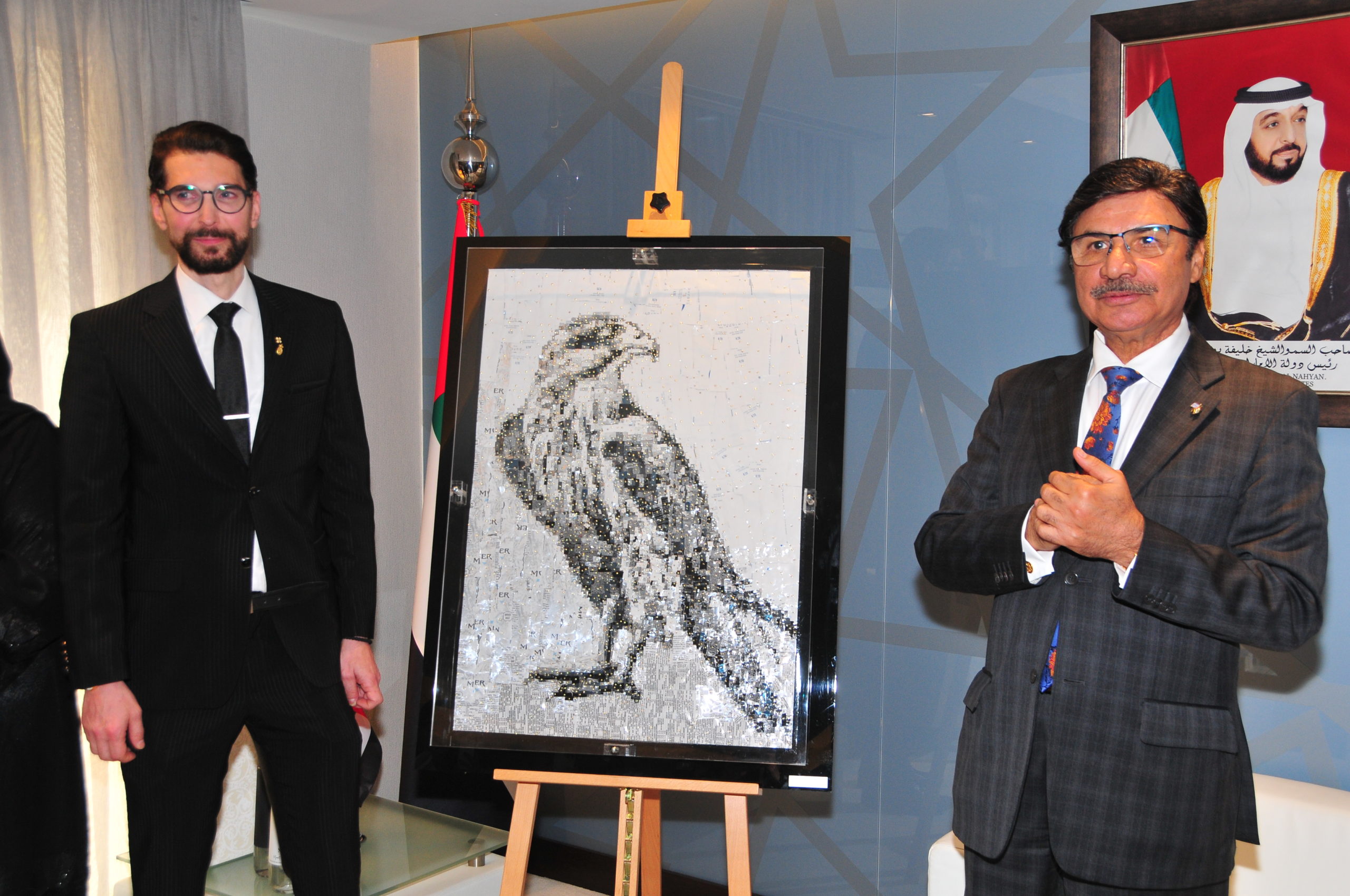 Tιμητική εκδήλωση από την πρεσβεία των ΗΑΕ για την προσφορά του εικαστικού Νίκου Φλώρου