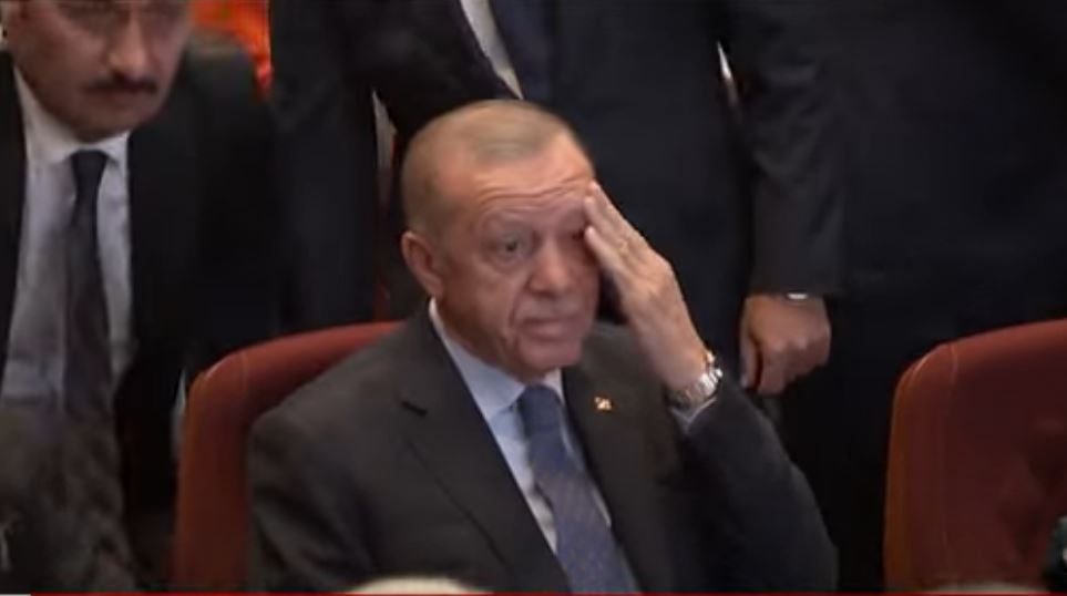 «Κάντο όπως η Ελλάδα»: «Παραιτήσου» λέει στον Ερντογάν η τουρκική αντιπολίτευση