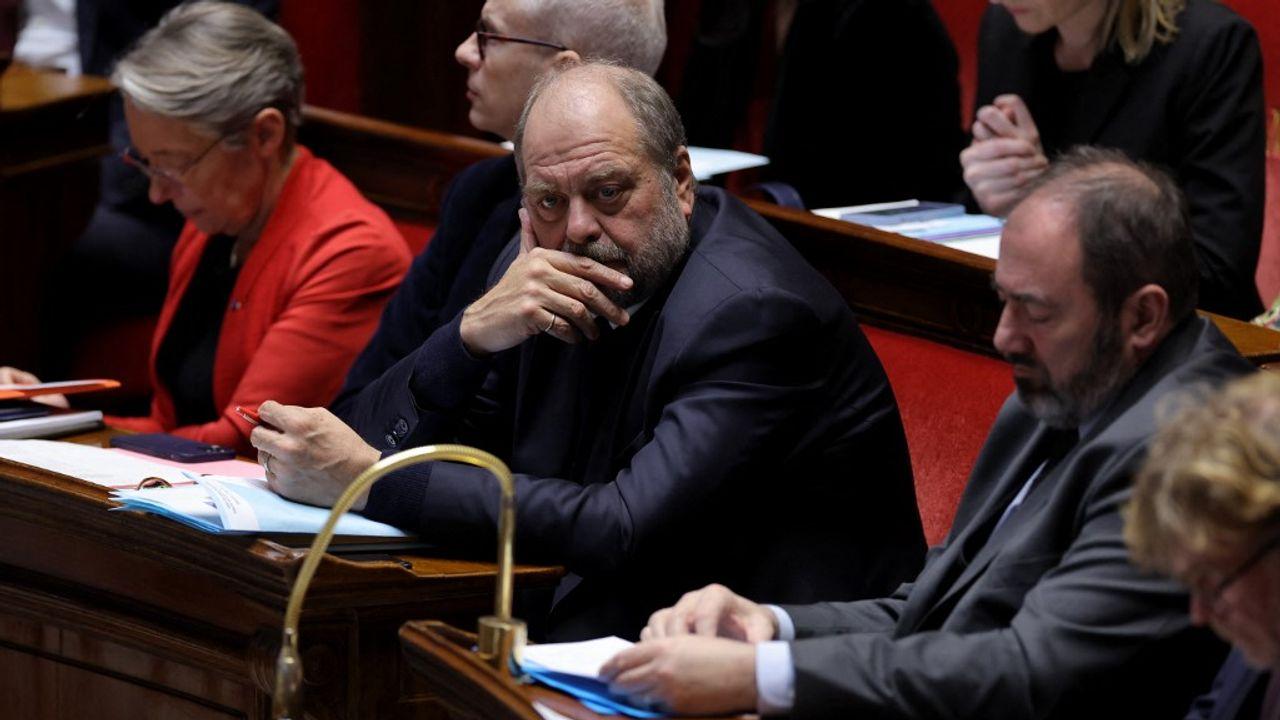 Γαλλία: Η χειρονομία του υπουργού Δικαιοσύνης – Σάλος στην εθνοσυνέλευση