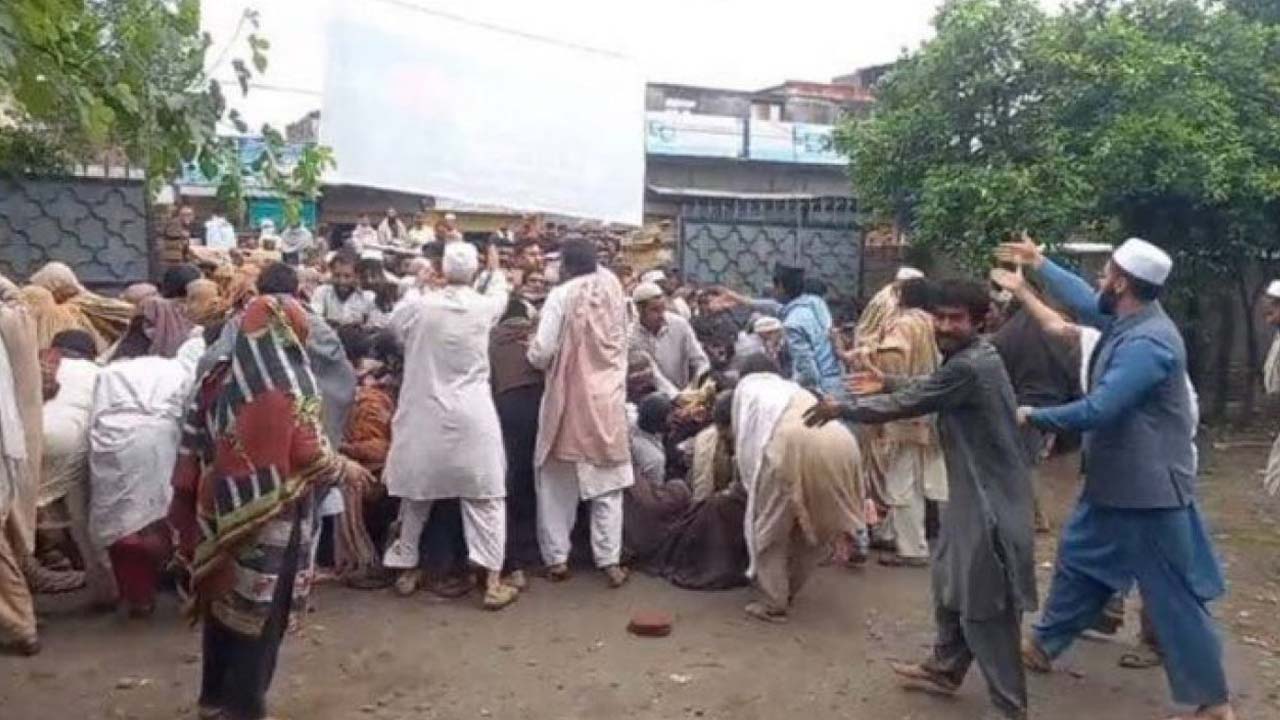 Πακιστάν: Έντεκα άνθρωποι ποδοπατήθηκαν και σκοτώθηκαν σε κέντρο διανομής τροφίμων στο Καράτσι