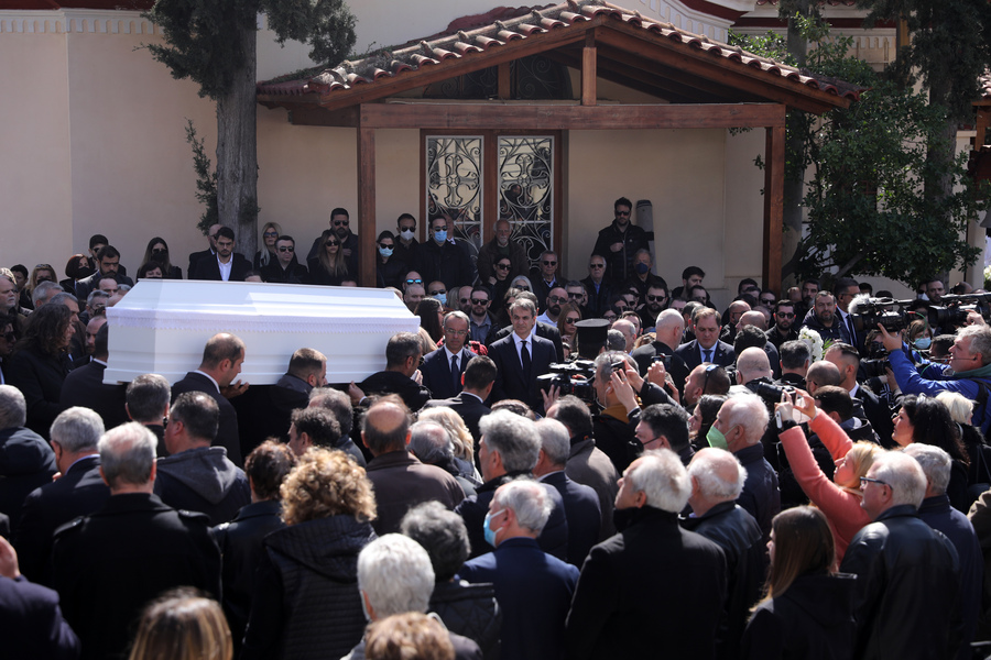 Τέμπη: Οδύνη στο τελευταίο «αντίο» στον μηχανοδηγό της εμπορικής αμαξοστοιχίας – Στην κηδεία ο Μητσοτάκης