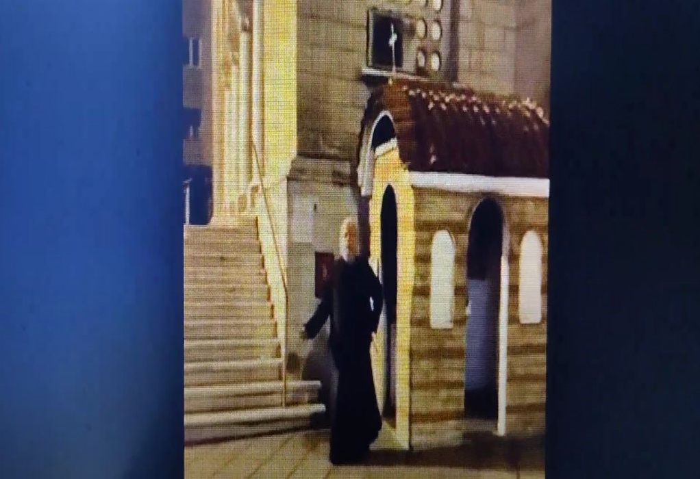 Θεσσαλονίκη: Τι απαντά η Μητρόπολη για τον ιερέα που προκάλεσε σάλο – Βρίζει χυδαία και απειλεί περαστικούς έξω από εκκλησία