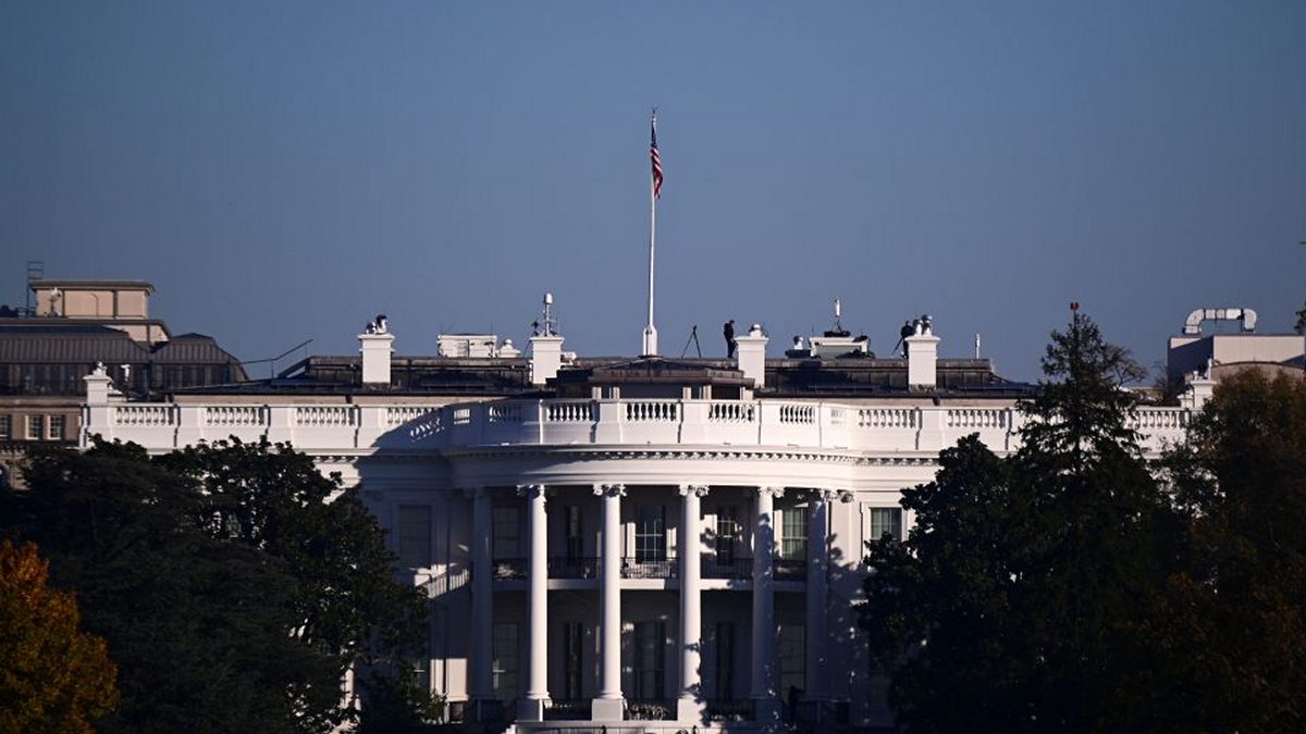 Λευκός Οίκος: «Βάρβαρα» και «αδικαιολόγητα» τα μαζικά ρωσικά πλήγματα στην Ουκρανία