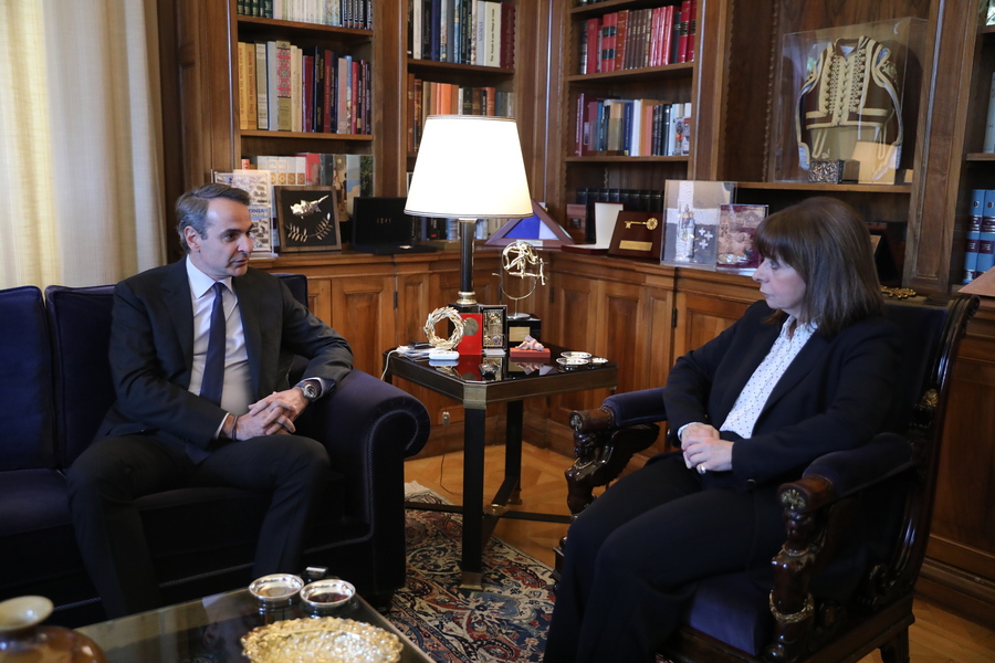 Μητσοτάκης σε Σακελλαροπούλου για Τέμπη: Να διασφαλίσουμε ότι η έρευνα για τα αίτια της τραγωδίας θα γίνει με διαφάνεια και ταχύτητα