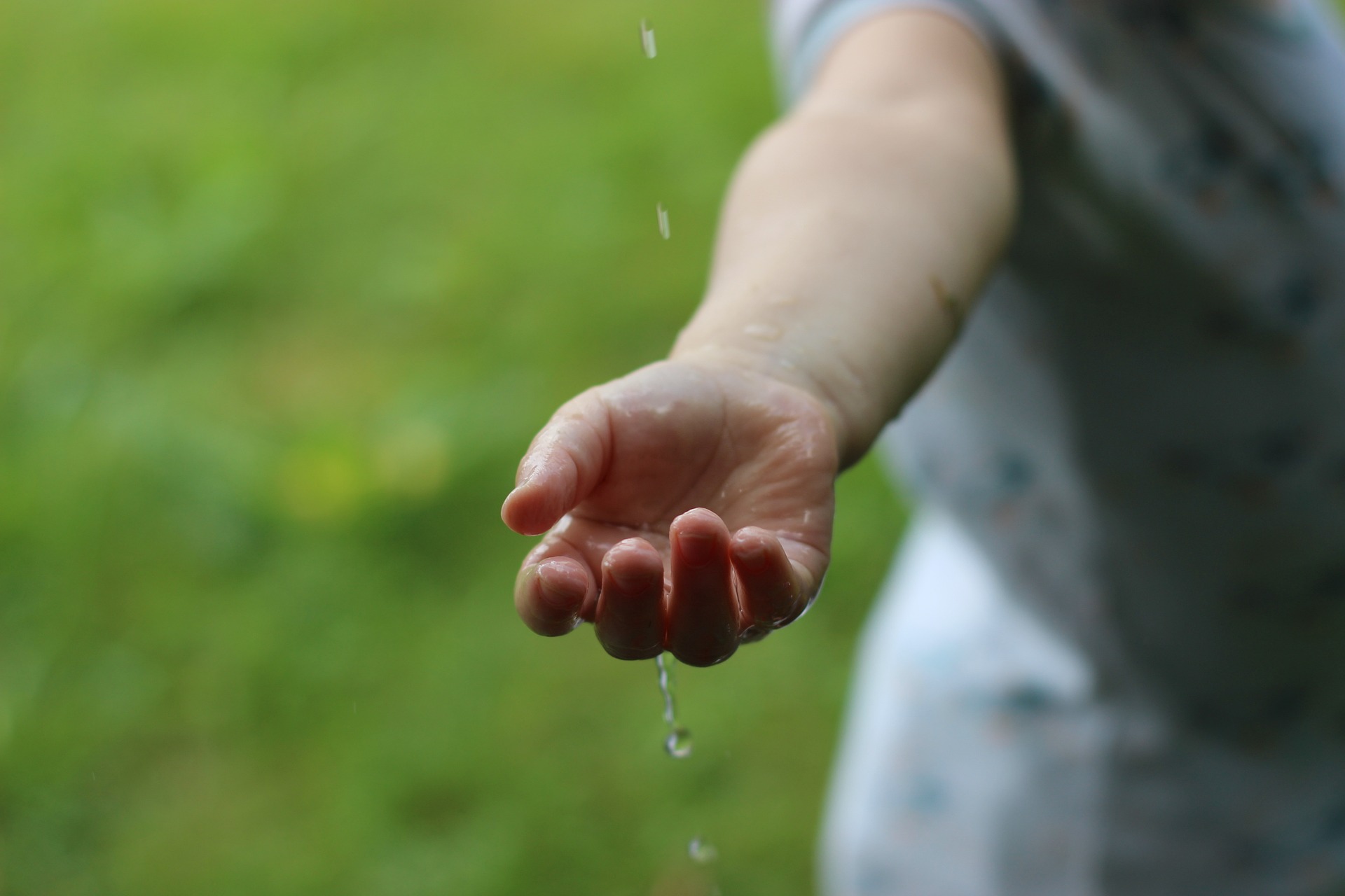 UNICEF: Πάνω από 1.000 παιδιά πεθαίνουν κάθε μέρα σε όλο τον κόσμο επειδή ήπιαν μολυσμένο νερό