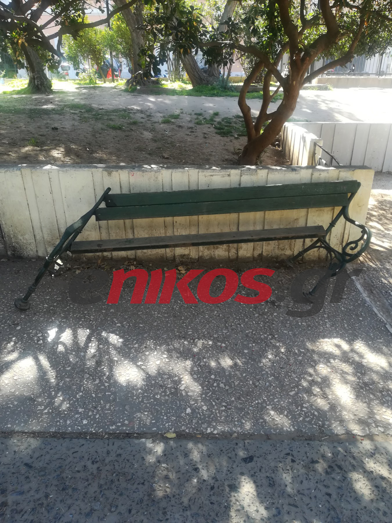παγκάκι πλατεία Κλαυθμώνος