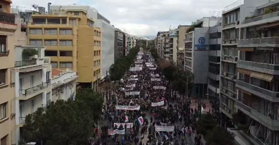 Τέμπη: «Ή τα κέρδη ή οι ζωές μας» – Ολοκληρώθηκε η πορεία εργατικών κέντρων, ομοσπονδιών και συνδικάτων στην Αθήνα
