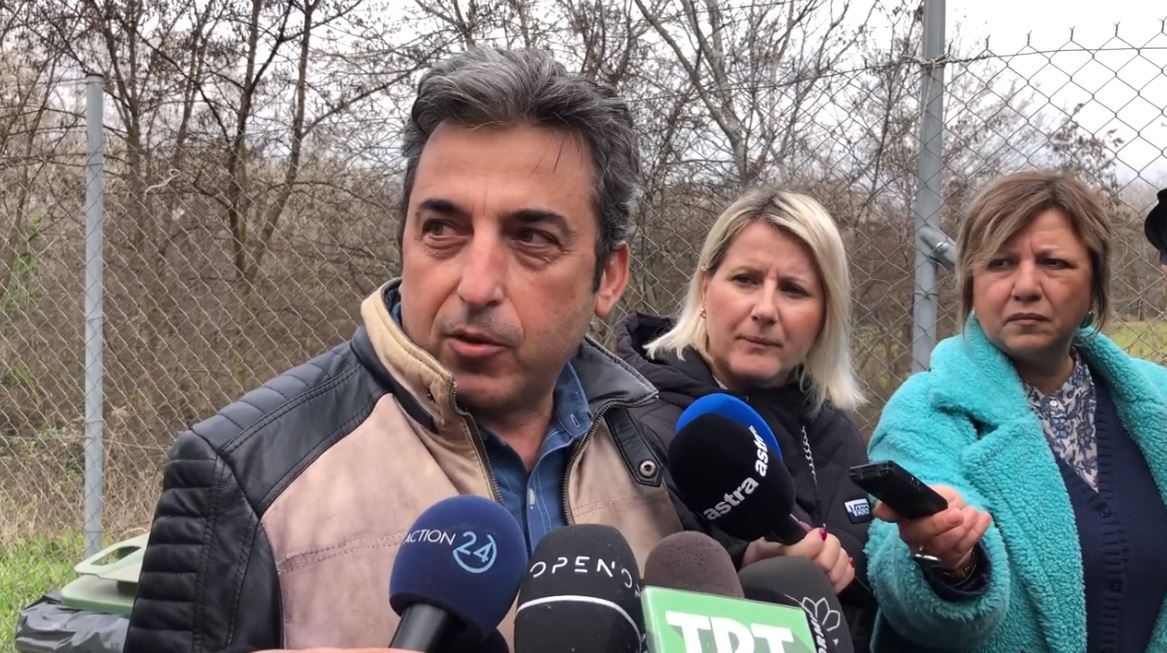 Σε απόγνωση πατέρας στα Τέμπη: Μας ζητούν αναγνώριση από τα ρούχα – Να το χαίρονται το τρενάκι του τρόμου