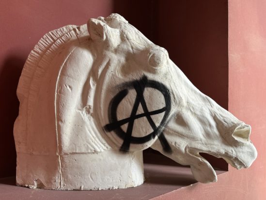 Βανδαλισμοί σε γλυπτά του Πολυτεχνείου