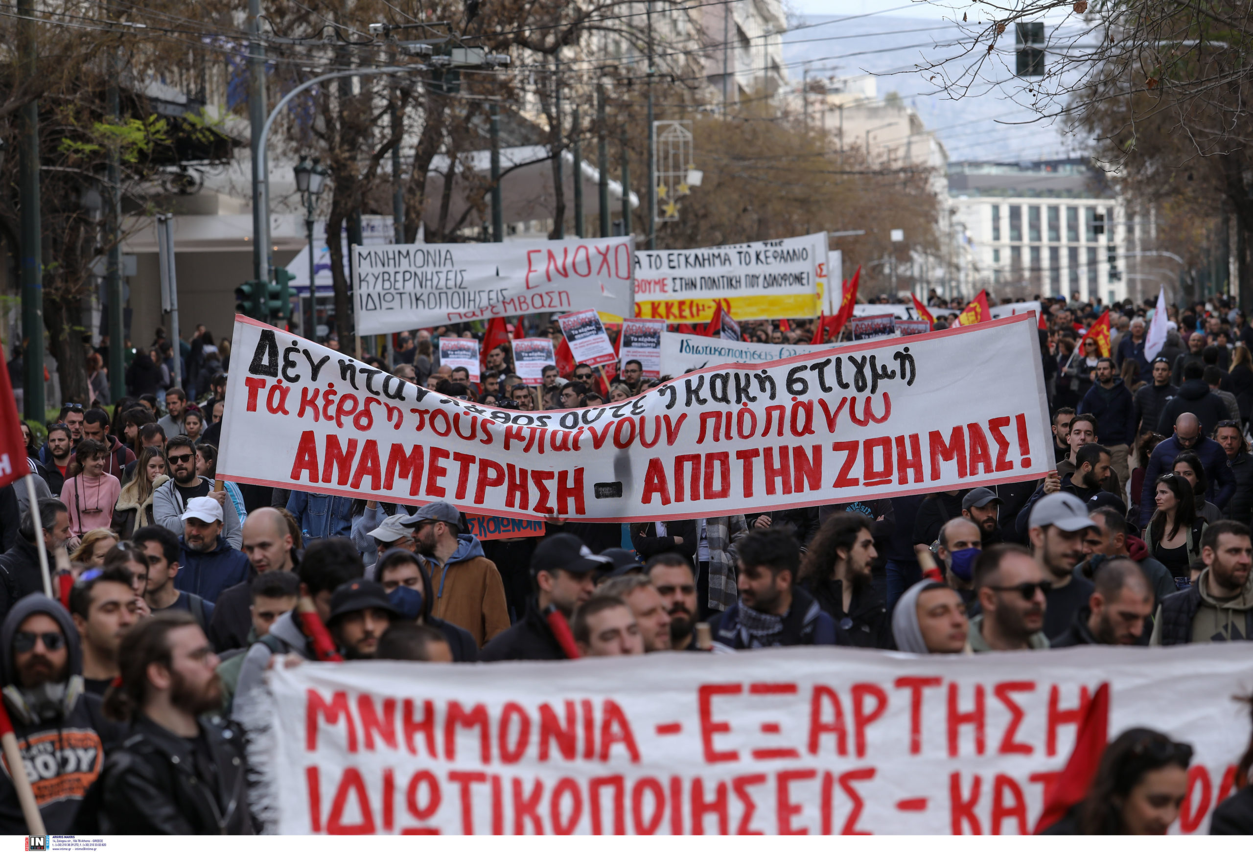 ΕΛ.ΑΣ.: 12.000 οι διαδηλωτές στην Αθήνα για την τραγωδία στα Τέμπη – 10 προσαγωγές και 2 συλλήψεις