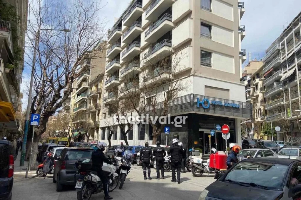 Θεσσαλονίκη: Γυναίκα έπεσε από ταράτσα πολυκατοικίας και σκοτώθηκε – ΦΩΤΟ