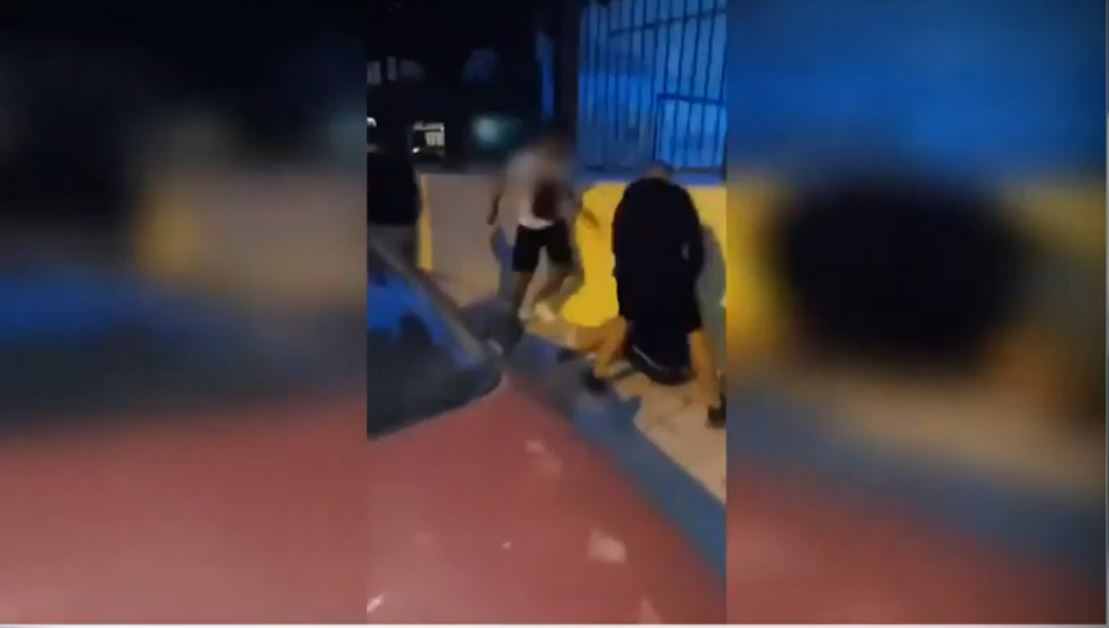 Στη «φάκα» η συμμορία που λήστευε ανήλικους στα δυτικά προάστια – «Καμάρωναν» στο TikTok για τις επιθέσεις