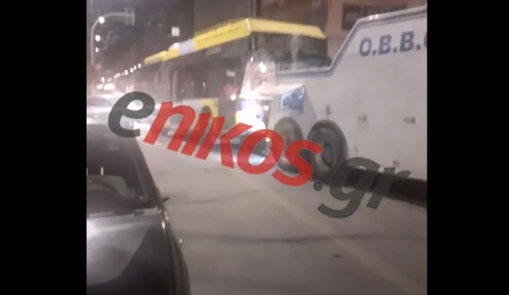 Τροχαίο στην Πατησίων: Τα διπλοπαρκαρισμένα «πονοκέφαλος» για τα τρόλεϊ – Τι λέει στο enikos.gr ο πρόεδρος των εργαζομένων ΗΛΠΑΠ