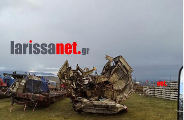 Νεκροταφείο βαγονιών έξω από την Λάρισα μετά την τραγωδία στα Τέμπη