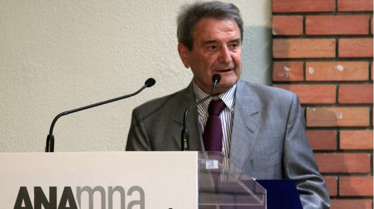 Πέθανε ο δημοσιογράφος Βασίλης Νικολόπουλος