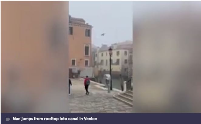 Βενετία: Ο Δήμαρχος ψάχνει τον «τρελό» που βούτηξε σε κανάλι από τριώροφο κτίριο