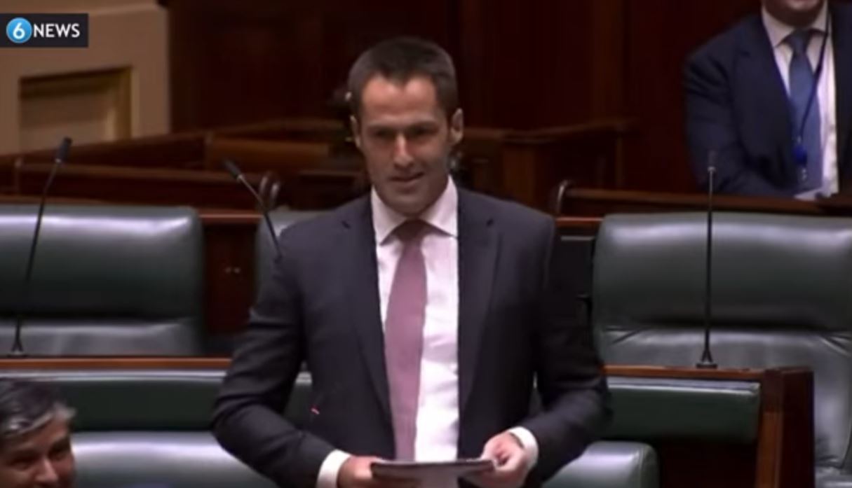 Αυστραλία: Βουλευτής έκανε πρόταση γάμου μέσα στο κοινοβούλιο