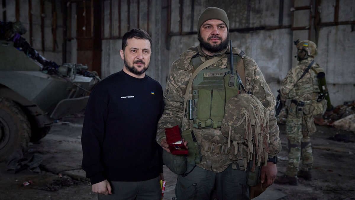 Ουκρανία: Τουλάχιστον 14 νεκροί από ρωσικές επιθέσεις το τελευταίο 24ωρο – Ο Ζελένσκι στο Χάρκοβο και το Μπαχμούτ