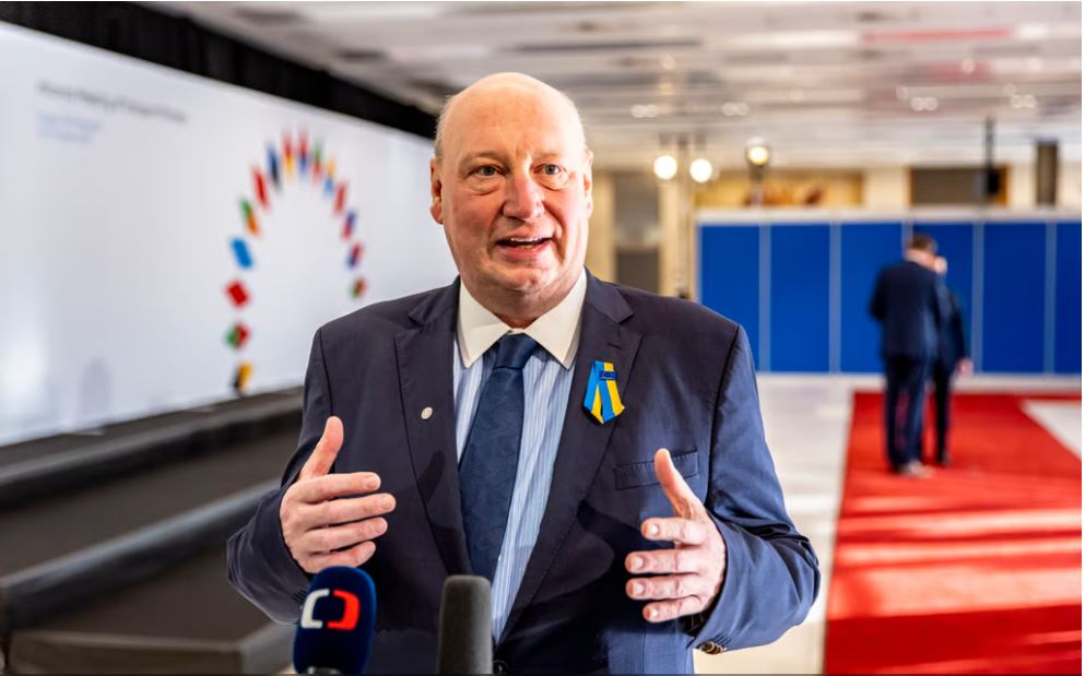 Politico: Στελέχη της Κομισιόν στα γρανάζια του Qatar Gate – Παραιτήθηκε ο Γενικός Διευθυντής Μεταφορών