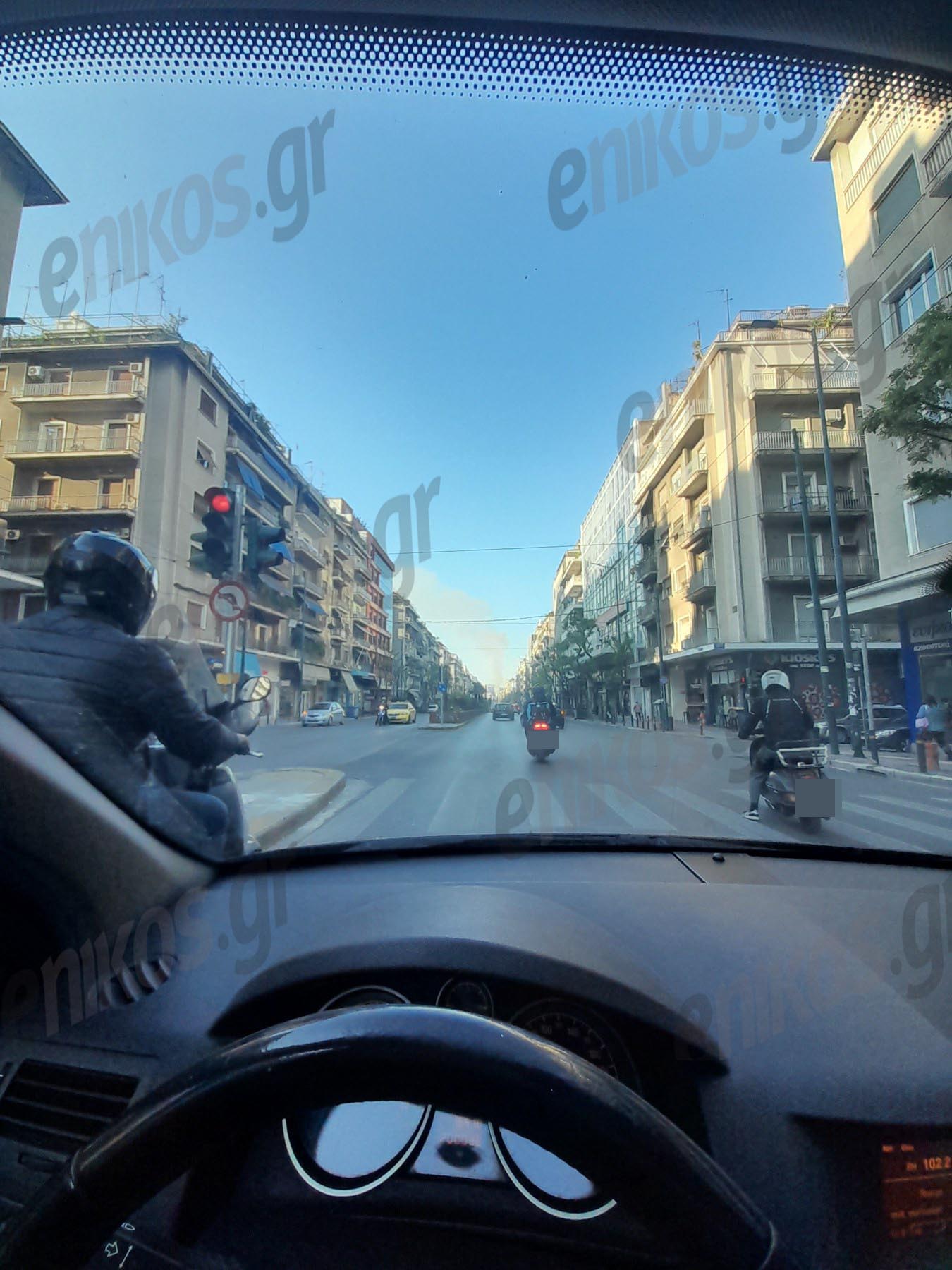 Η φωτιά στην Αιόλου όπως φαίνεται από την Πατησίων