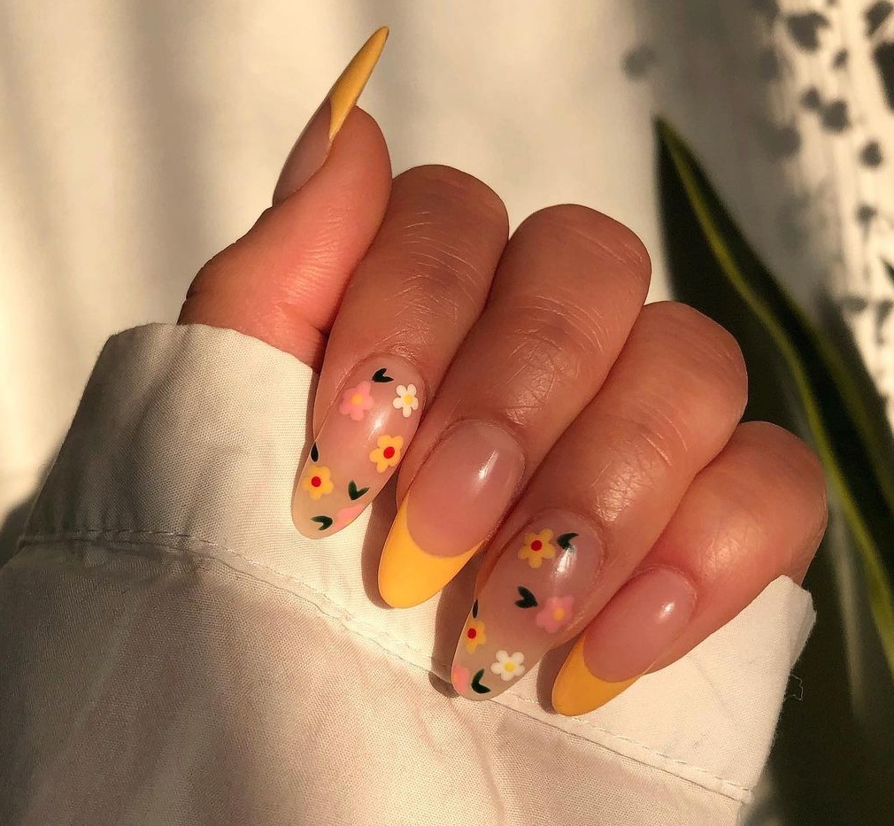 Floral nails: 7 σχέδια που πρέπει να δοκιμάσετε αυτή την άνοιξη