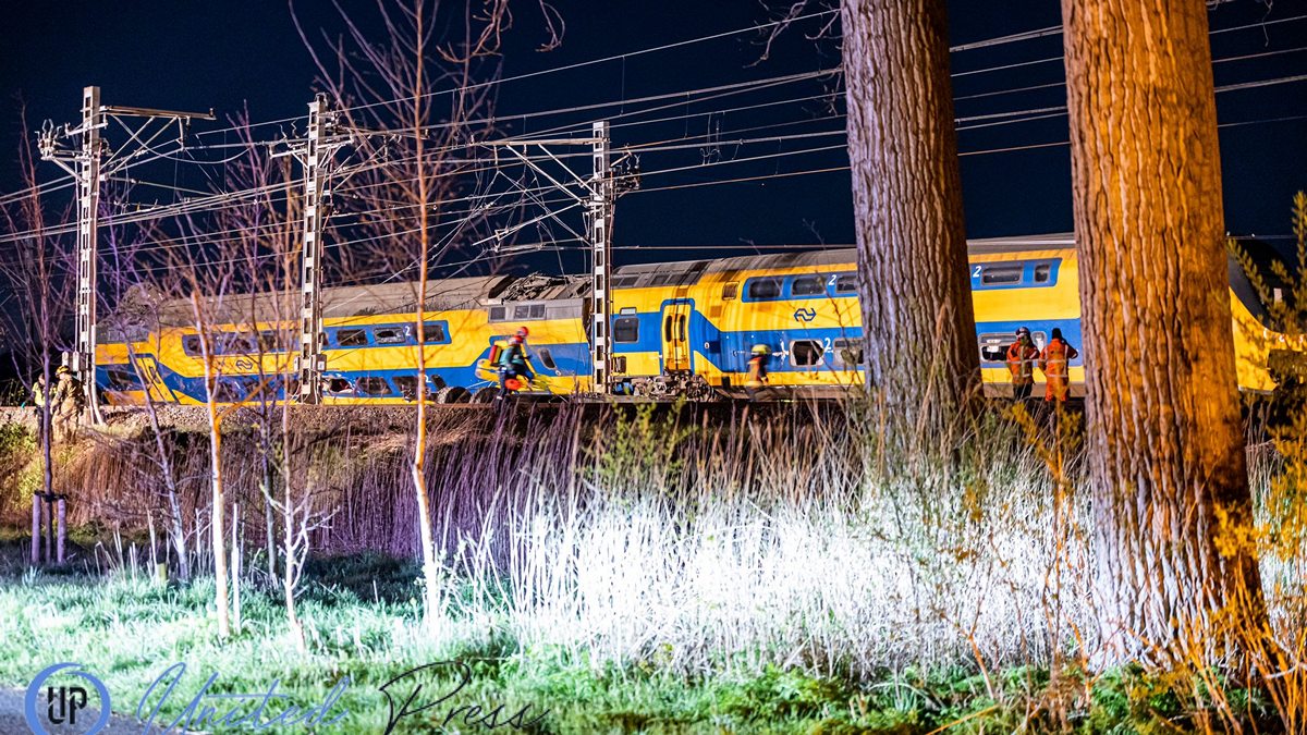 Ολλανδία: Σύγκρουση τρένων με πολλούς σοβαρά τραυματίες – Οι πρώτες εικόνες