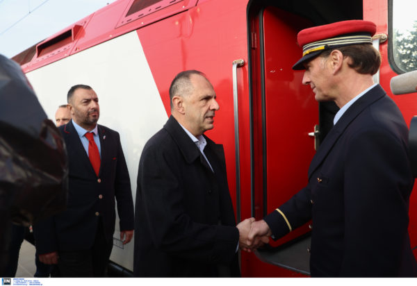 Ο Γιώργος Γεραπετρίτης στο δρομολόγιο Αθήνα - Καλαμπάκα