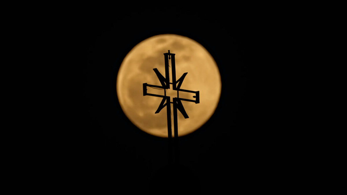 Μαγικές εικόνες από την «Ροζ Πανσέληνο» του Απριλίου