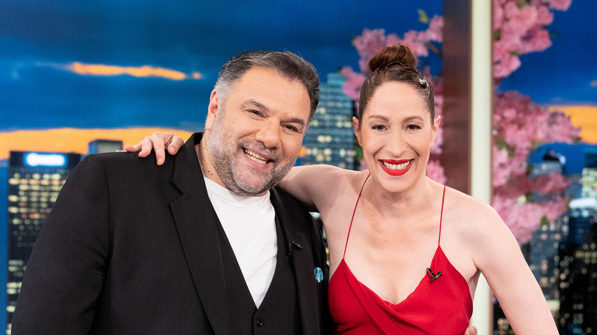 Κόρα Καρβούνη: Η κόρη του Μάη, η Αμερικανίδα γιαγιά, η τηλεόραση και ο γάμος