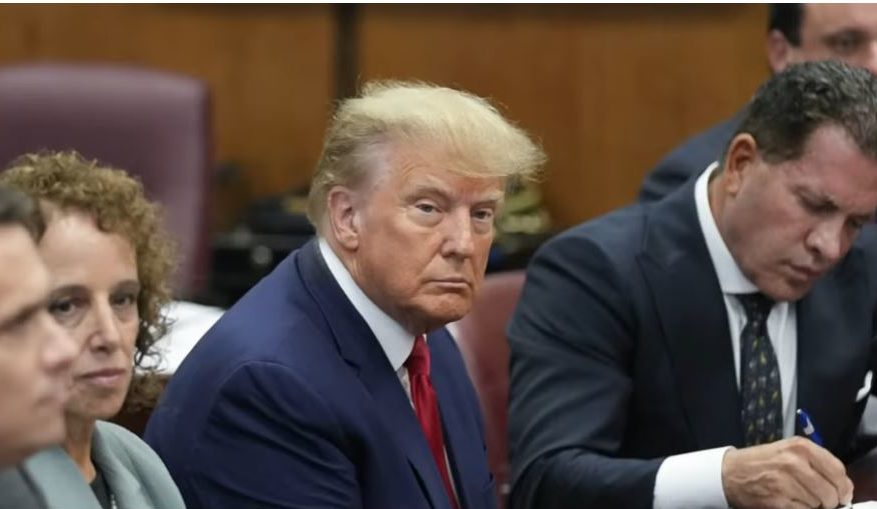 ΗΠΑ: Συνελήφθη ο Ντόναλντ Τραμπ – Δείτε Live