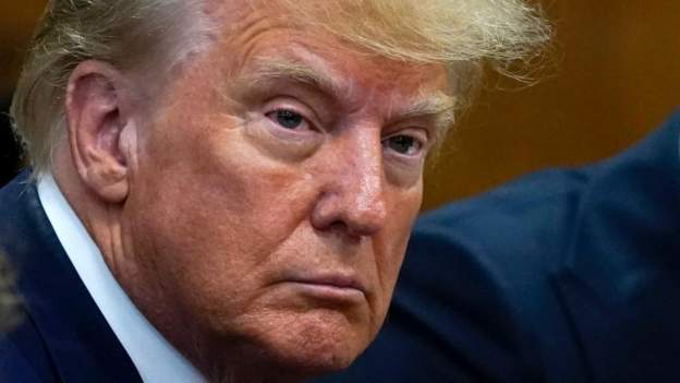 Ντόναλντ Τραμπ: To ειρωνικό tweet της Στόρμι Ντάνιελς και η παρουσία του υπόλογου στην Γερουσία συμβούλου του