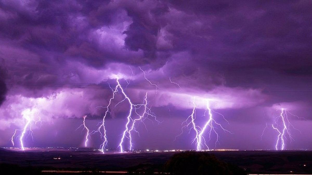 Η κακοκαιρία «ILINA» χτύπησε την Αττική – Ισχυρές καταιγίδες σε αρκετές περιοχές