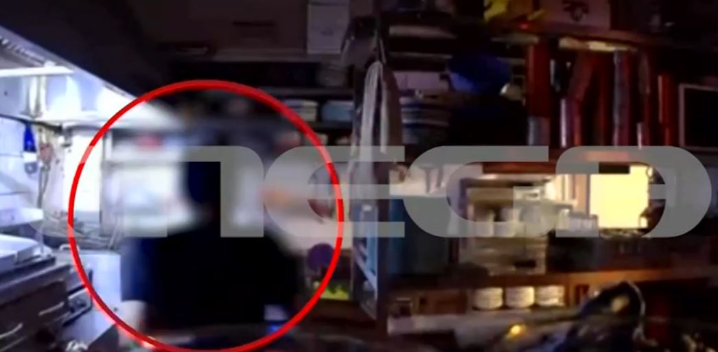 Θεσσαλονίκη: Καρέ- καρέ οι κινήσεις διαρρήκτη που «χτύπησε» εστιατόριο στα Λαδάδικα – «Νόμιζα ότι ήταν η γάτα, αλλά…»