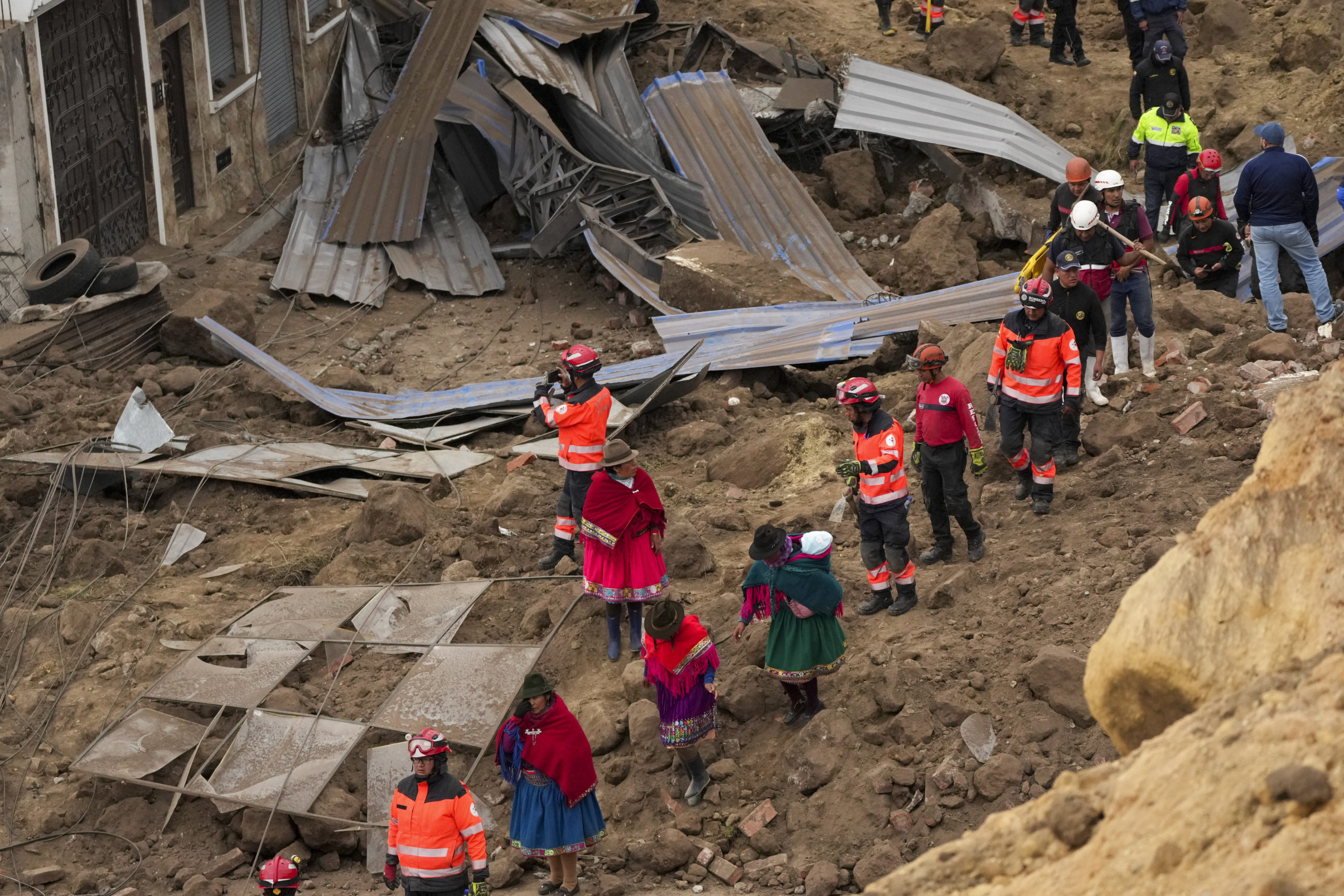 Ισημερινός: Τουλάχιστον 27 νεκροί και 67 αγνοούμενοι έπειτα από κατολίσθηση – ΒΙΝΤΕΟ