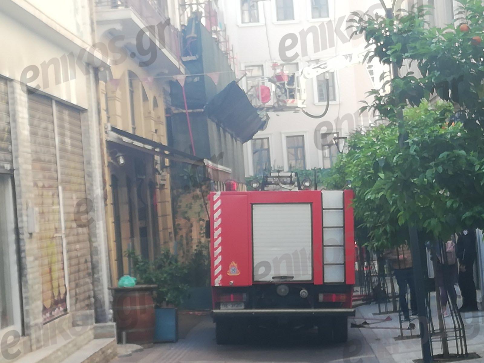 Φωτιά σε κτίριο στην Αιόλου