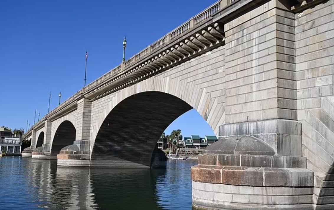 Γέφυρα του Λονδίνου: Πώς πουλήθηκε, διαλύθηκε και ξαναχτίστηκε στην έρημο της Αριζόνας