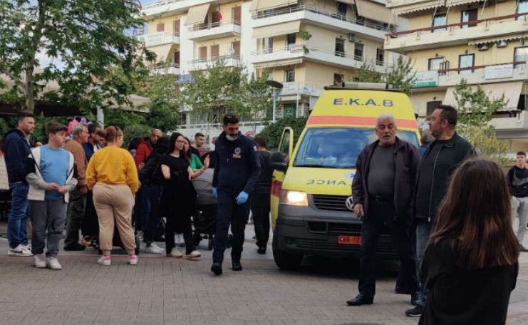 Καλαμάτα: Πυροσβέστες έσωσαν βρέφος που έχασε τις αισθήσεις του – Άρχισε να μελανιάζει ενώ το θήλαζε η μητέρα του