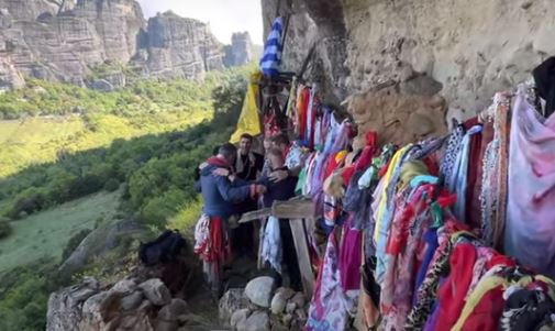 Συγκίνηση στο Καστράκι: Οι αναρριχητές φώναξαν τα ονόματα των τριών αδικοχαμένων κοριτσιών στα Τέμπη