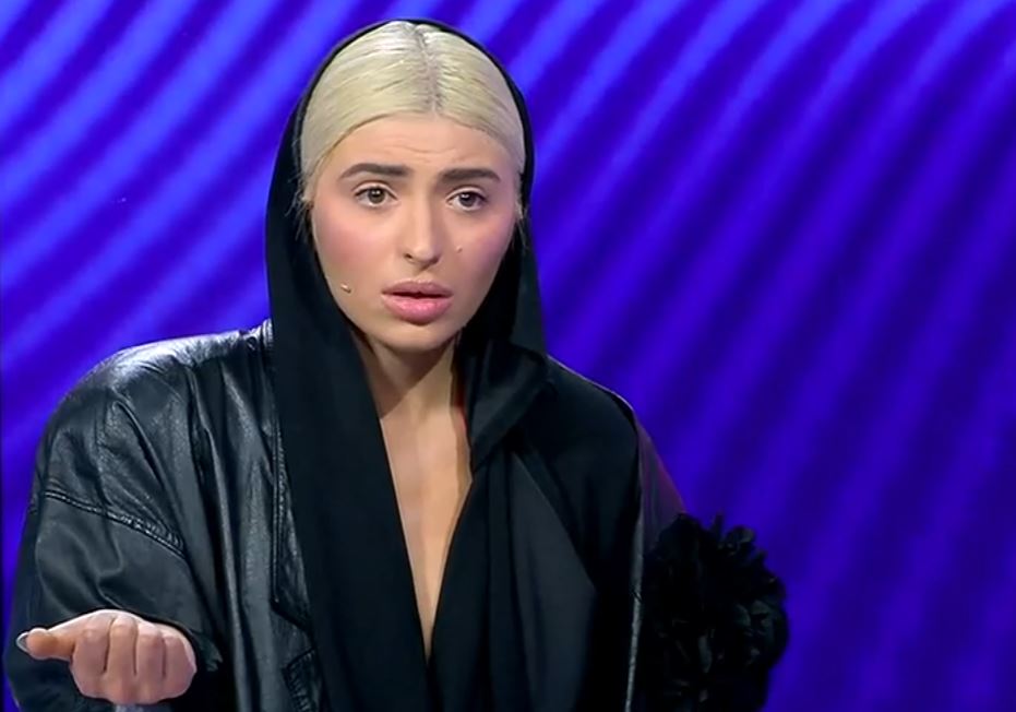 My Style Rocks: Έβγαλαν… στην σέντρα την Ειρήνη Καζάκη – «Πρώην παίκτρια σου φέρνει ρούχα σε κρεμάστρες»