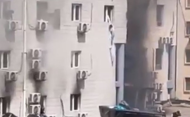 Τραγωδία στο Πεκίνο: 21 νεκροί από φωτιά σε νοσοκομείο – Άνθρωποι κρεμόντουσαν από τα παράθυρα – ΒΙΝΤΕΟ