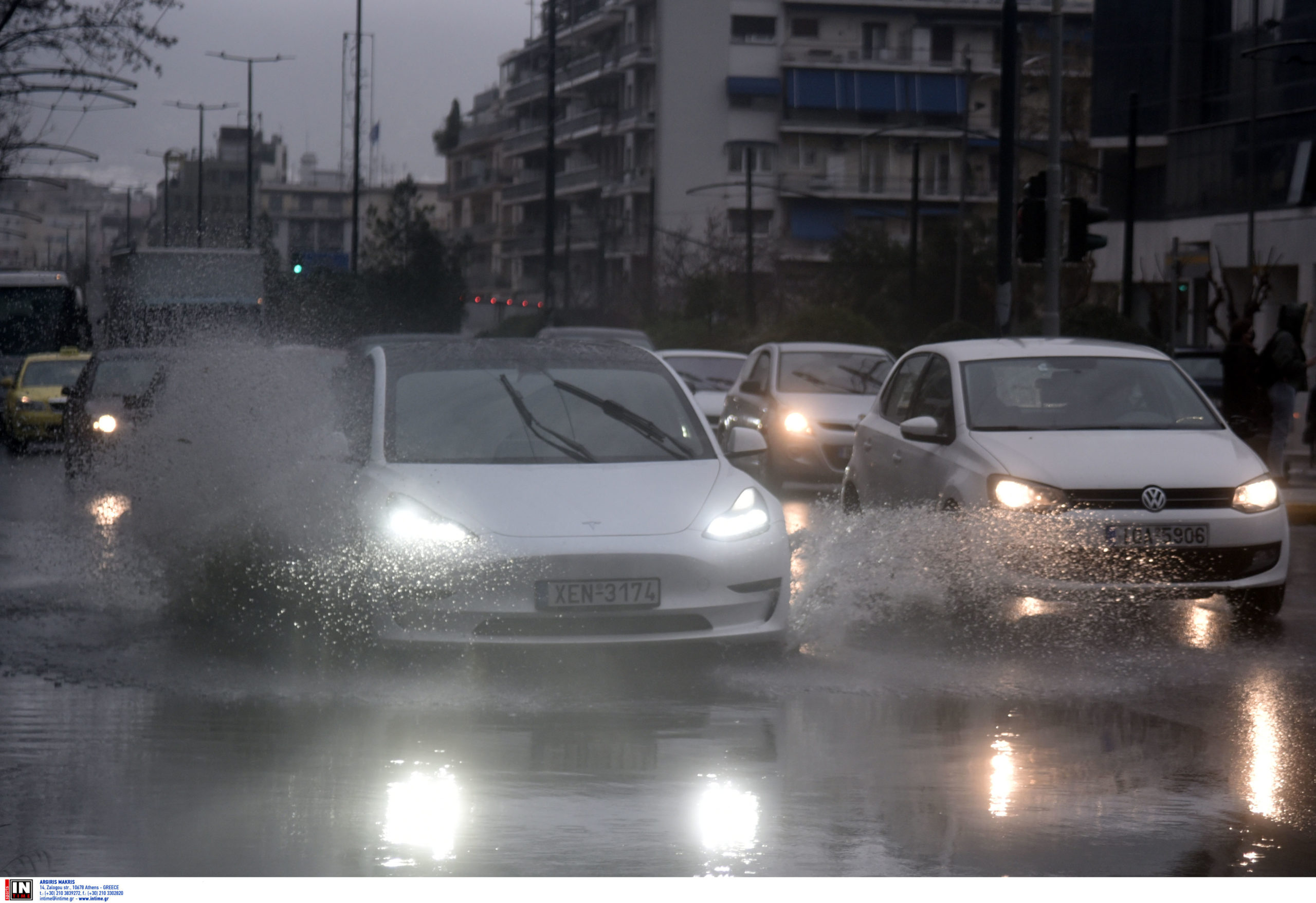 «Βροχή» τα προβλήματα στους δρόμους της Αττικής – Δείτε πού έχει κίνηση