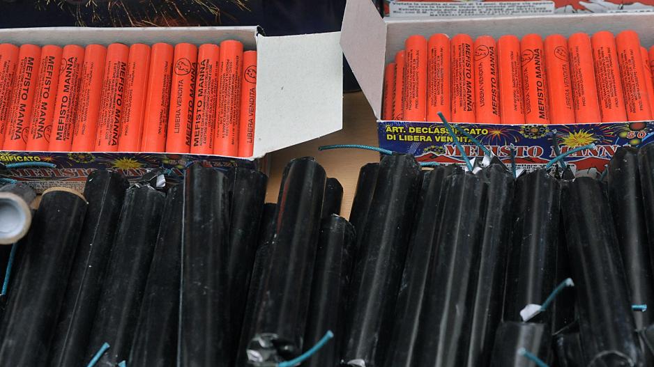 «Βροχή» οι συλλήψεις για κροτίδες και βεγγαλικά