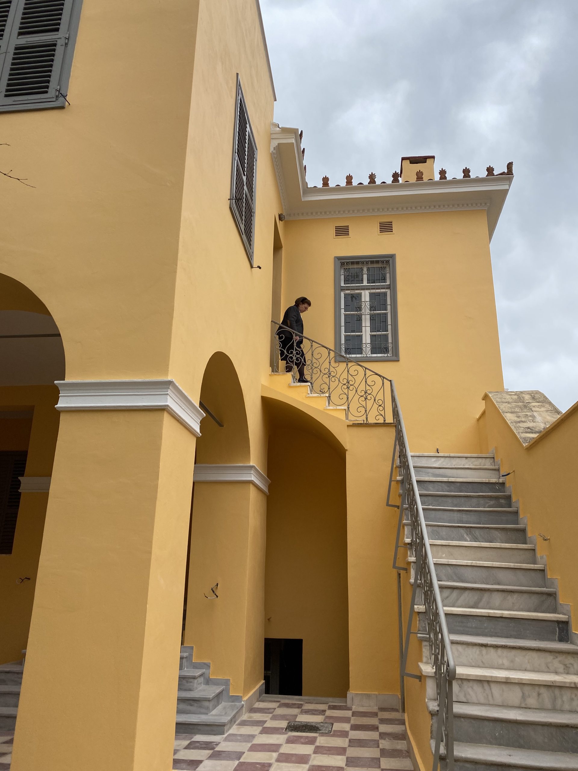 Λίνα Μενδώνη κτίριο Πολυγνώτου και Διοσκούρων