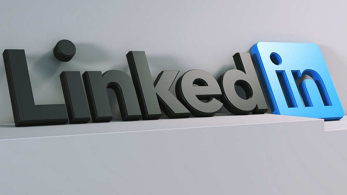LinkedIn: Βγάζει την γραβάτα και φοράει sneaker – Τι λένε οι χρήστες για την στροφή του ιστότοπου με ρότα προς το Facebook